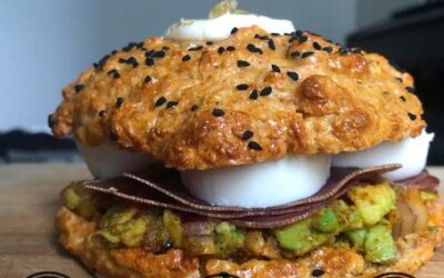 Bagel avocat et chèvre-miel rapide