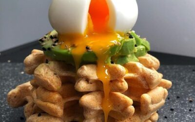 Gaufres salées healthy à l’avocat et œuf mollet