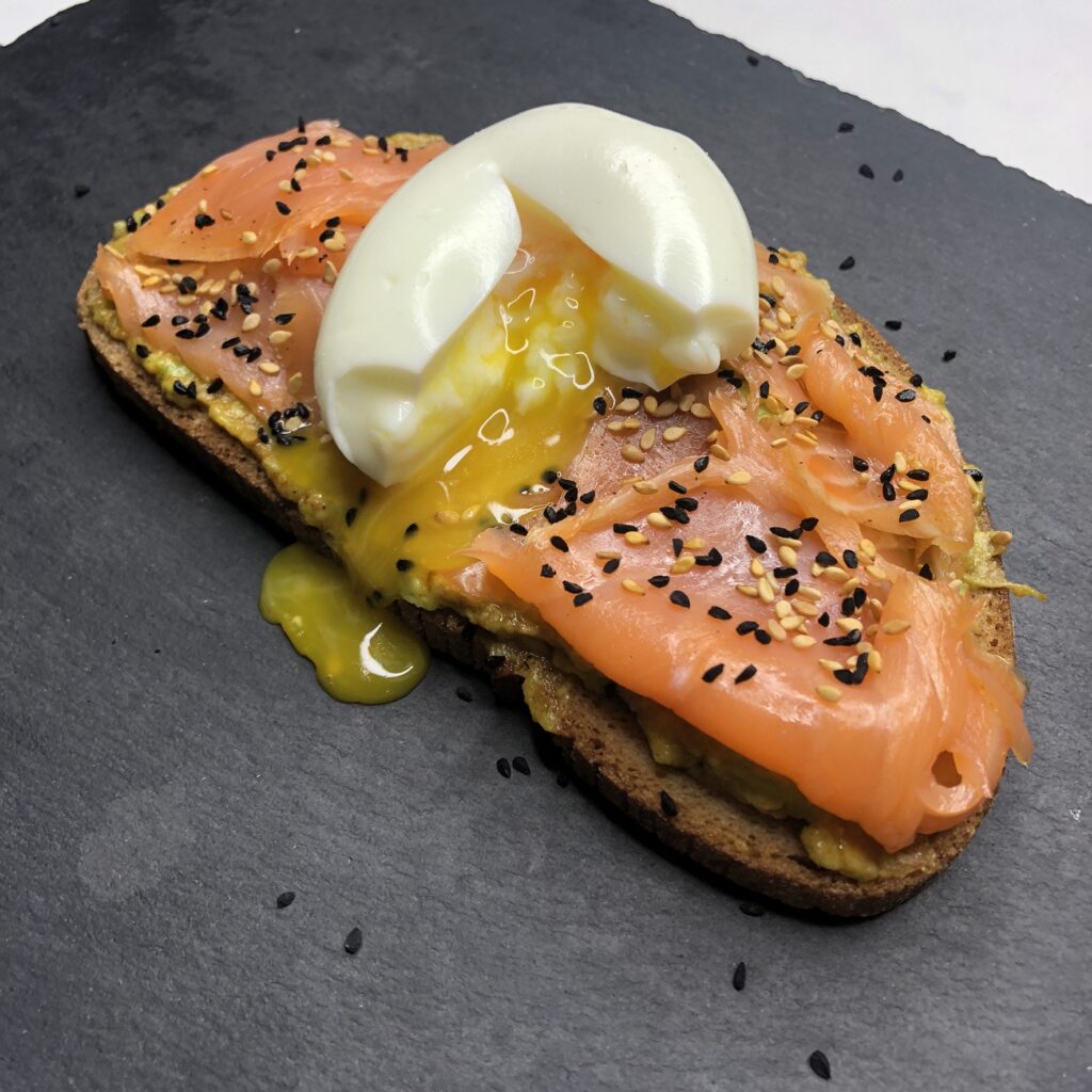 tartine-avocat-oeuf-mollet